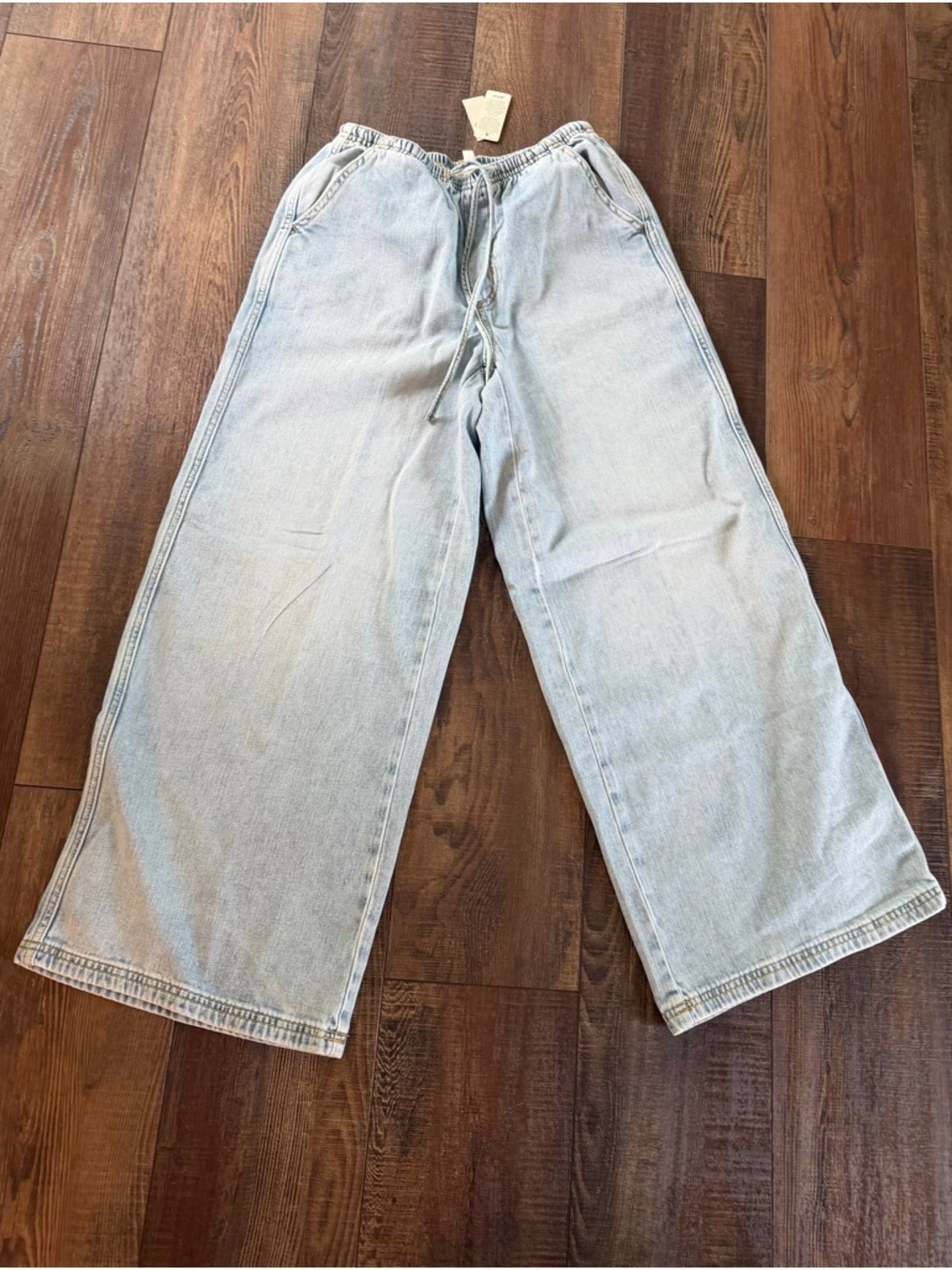 American Eagle Outfitters Light Wash Wide-Leg Jeans